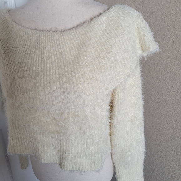 Women's Fuzzy Soft Ivory Crop Top Sweater - Picture 3 of 10